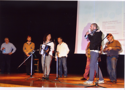 TODOS OS PARTICIPANTES REGUEIFANDO E CANTANDO